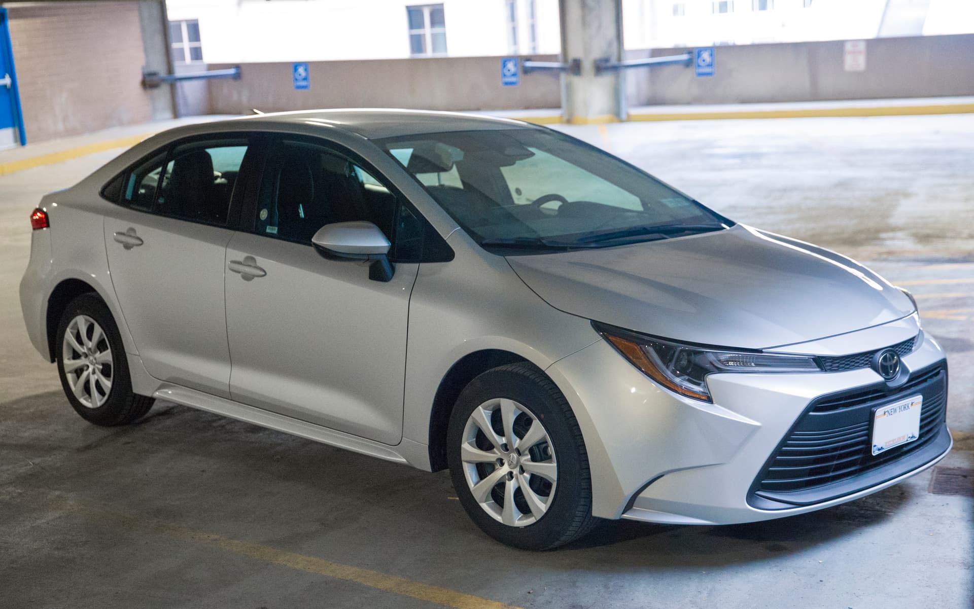 Gran Rifa Toyota Corolla 2026 + RD$100,000